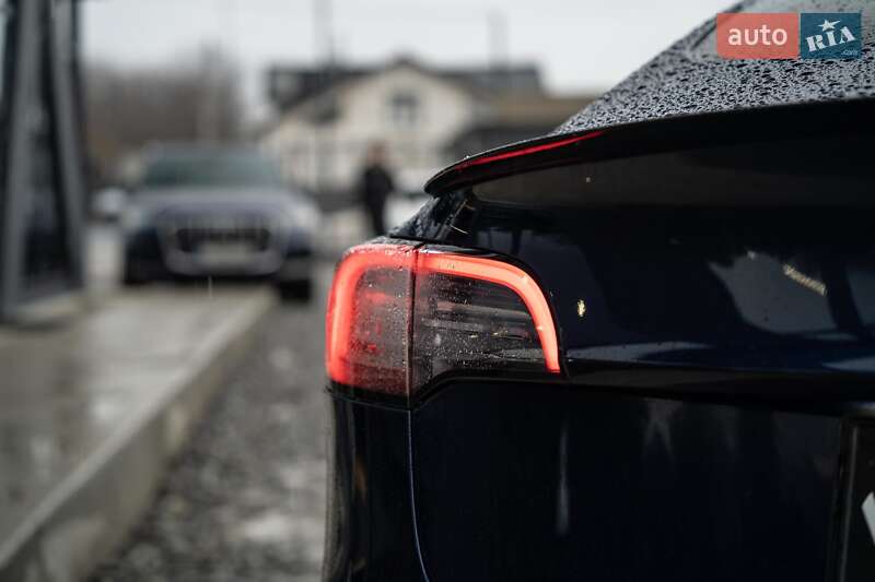 Седан Tesla Model 3 2018 в Черновцах