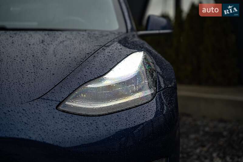 Седан Tesla Model 3 2018 в Черновцах