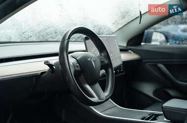 Седан Tesla Model 3 2018 в Черновцах
