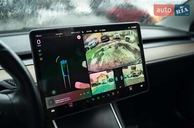 Седан Tesla Model 3 2018 в Черновцах