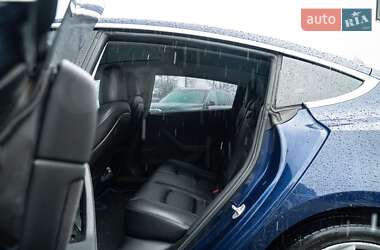 Седан Tesla Model 3 2018 в Черновцах