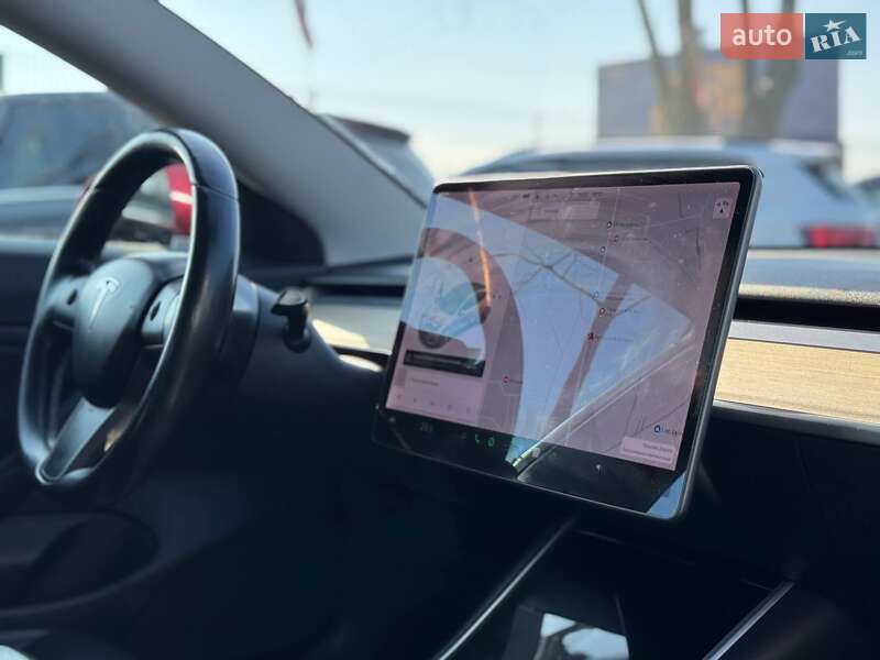 Седан Tesla Model 3 2018 в Львове