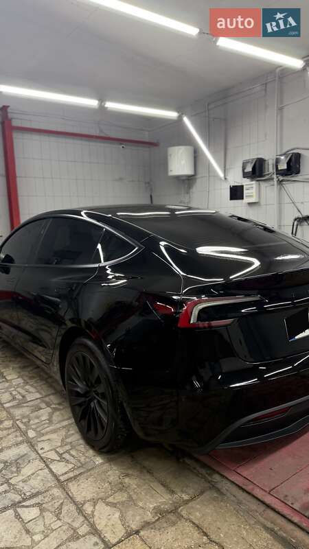 Седан Tesla Model 3 2025 в Киеве