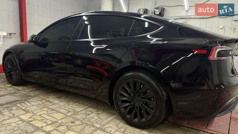 Седан Tesla Model 3 2025 в Киеве