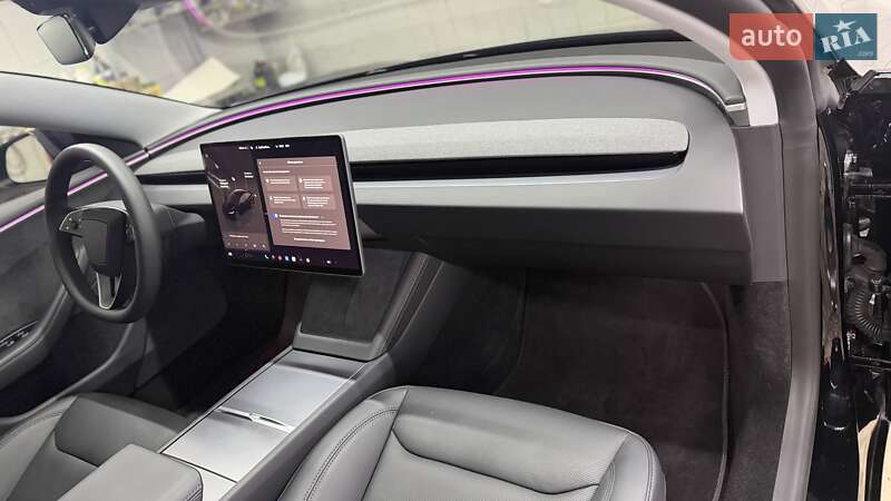Седан Tesla Model 3 2025 в Киеве