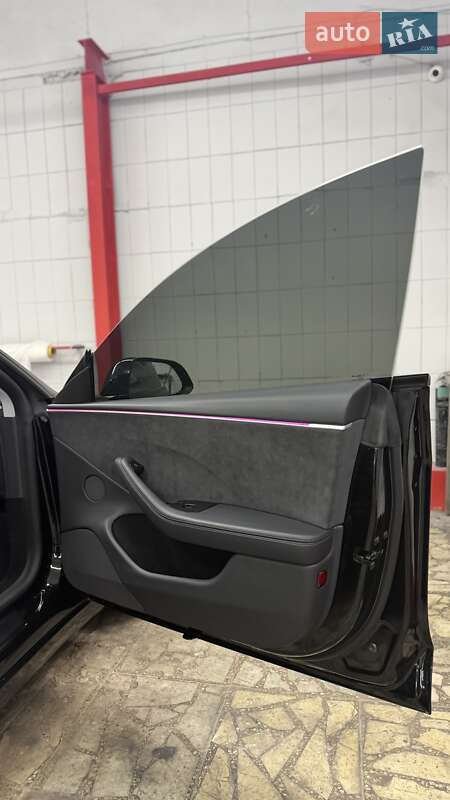 Седан Tesla Model 3 2025 в Киеве