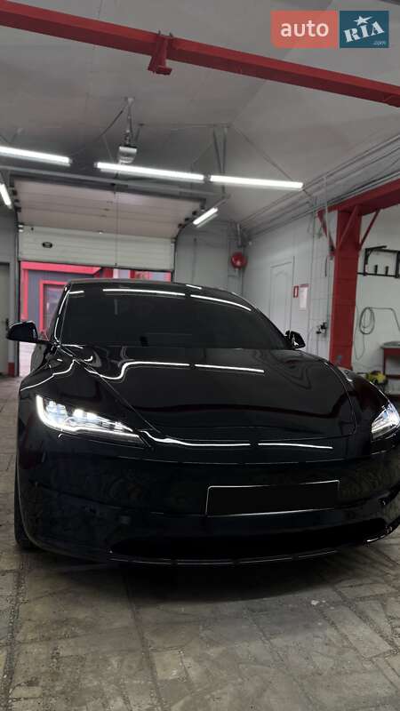 Седан Tesla Model 3 2025 в Киеве