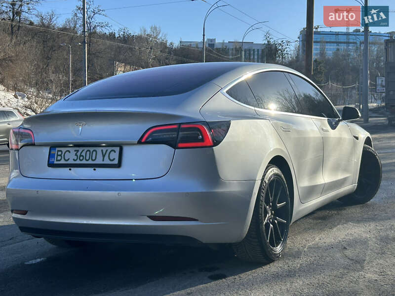 Седан Tesla Model 3 2018 в Киеве