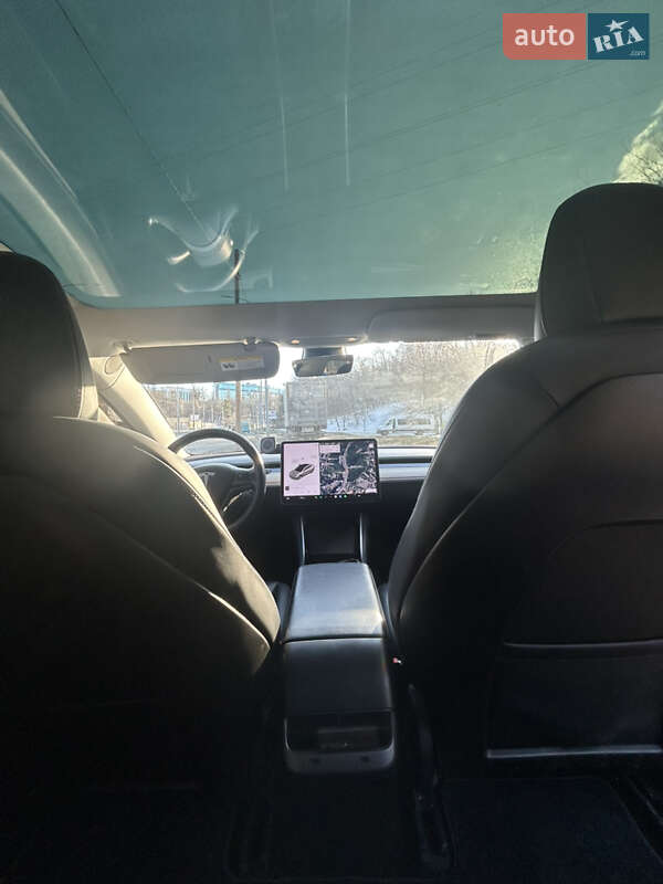 Седан Tesla Model 3 2018 в Киеве