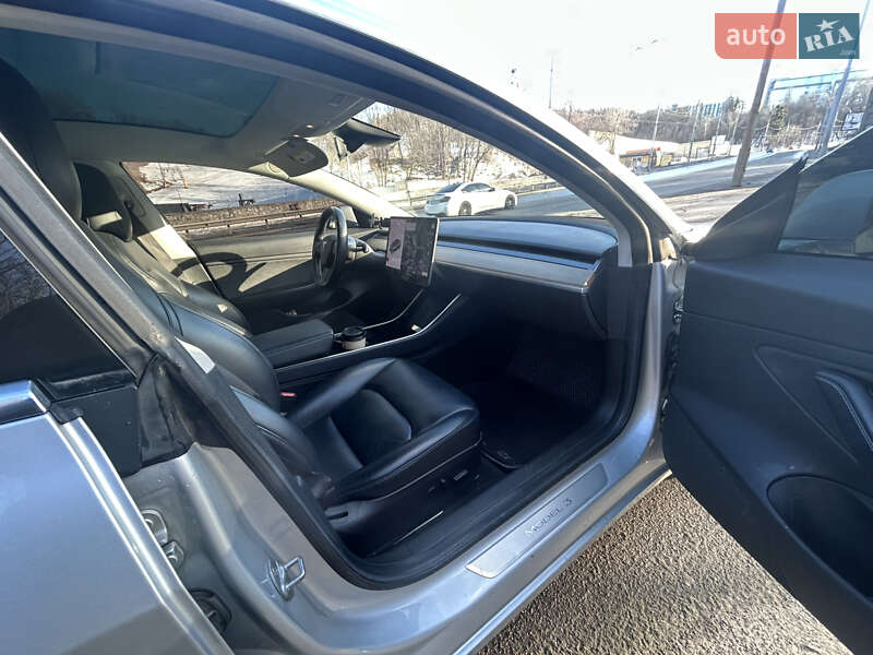 Седан Tesla Model 3 2018 в Киеве