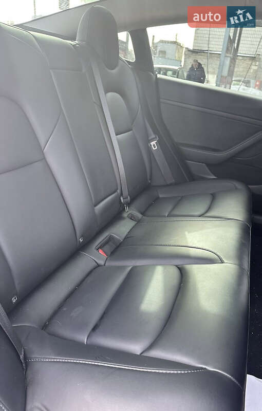 Седан Tesla Model 3 2022 в Киеве