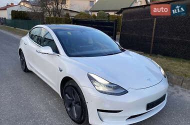 Седан Tesla Model 3 2018 в Ровно
