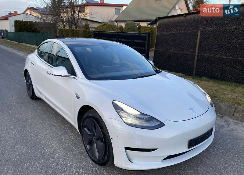Седан Tesla Model 3 2018 в Рівному