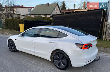 Седан Tesla Model 3 2018 в Ровно