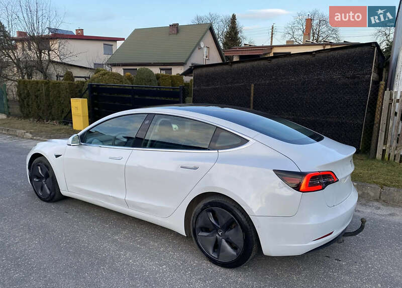 Седан Tesla Model 3 2018 в Рівному