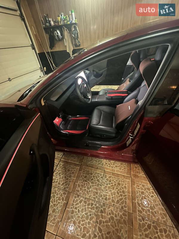 Седан Tesla Model 3 2024 в Киеве