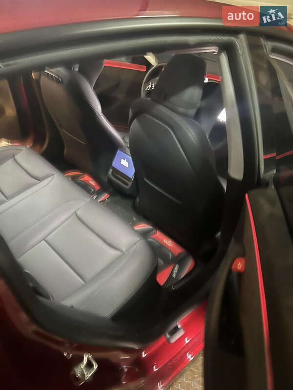 Седан Tesla Model 3 2024 в Киеве