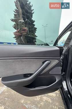 Седан Tesla Model 3 2019 в Виннице