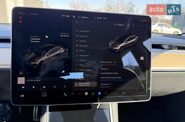 Седан Tesla Model 3 2020 в Киеве