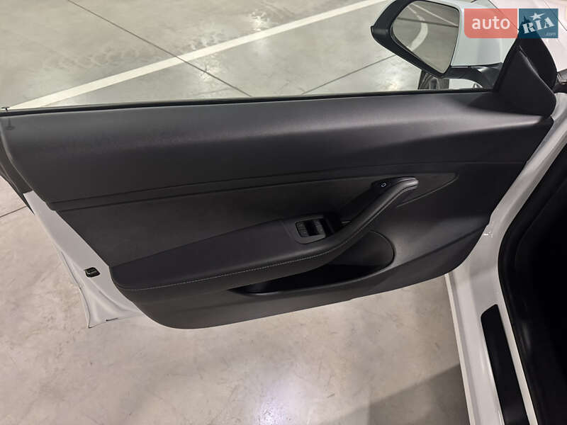 Седан Tesla Model 3 2020 в Одесі