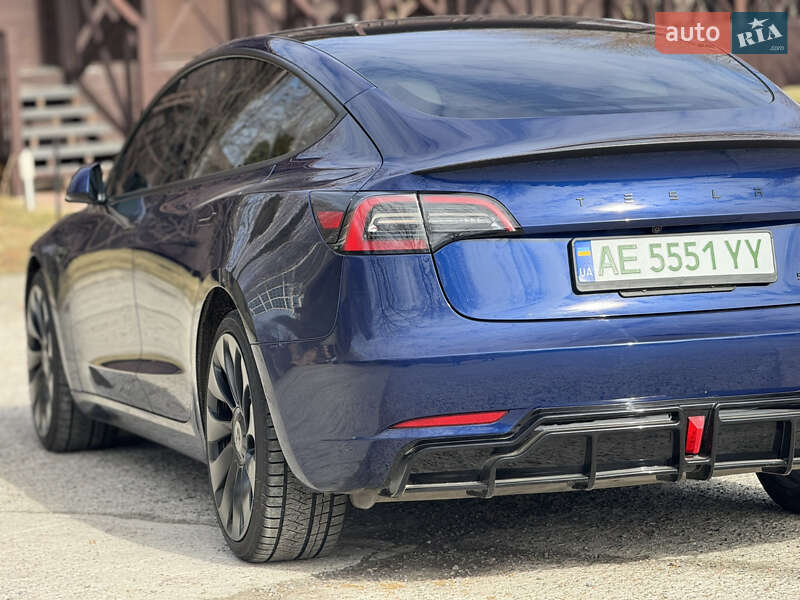 Седан Tesla Model 3 2023 в Дніпрі