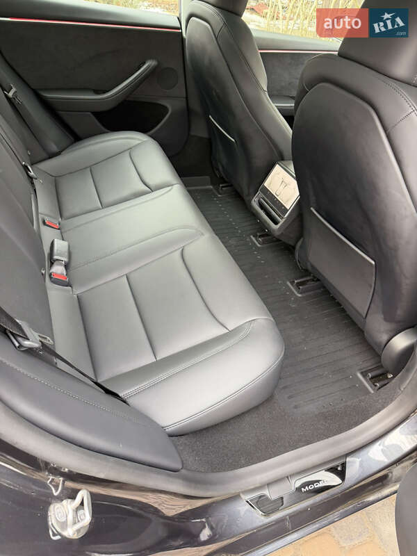 Седан Tesla Model 3 2024 в Кропивницком