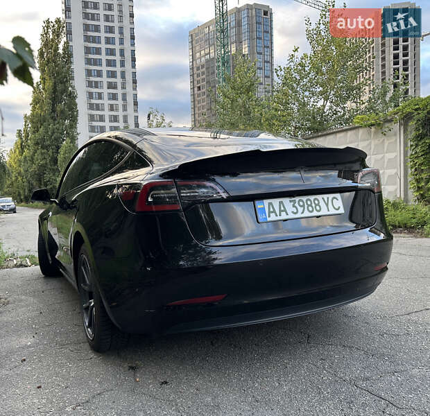 Седан Tesla Model 3 2019 в Киеве