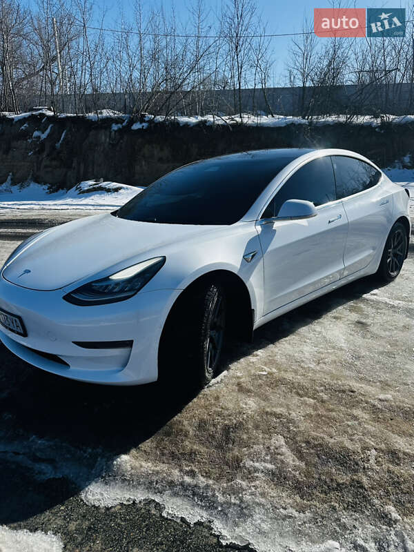 Седан Tesla Model 3 2019 в Киеве