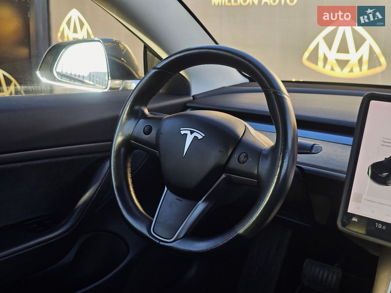 Седан Tesla Model 3 2019 в Києві