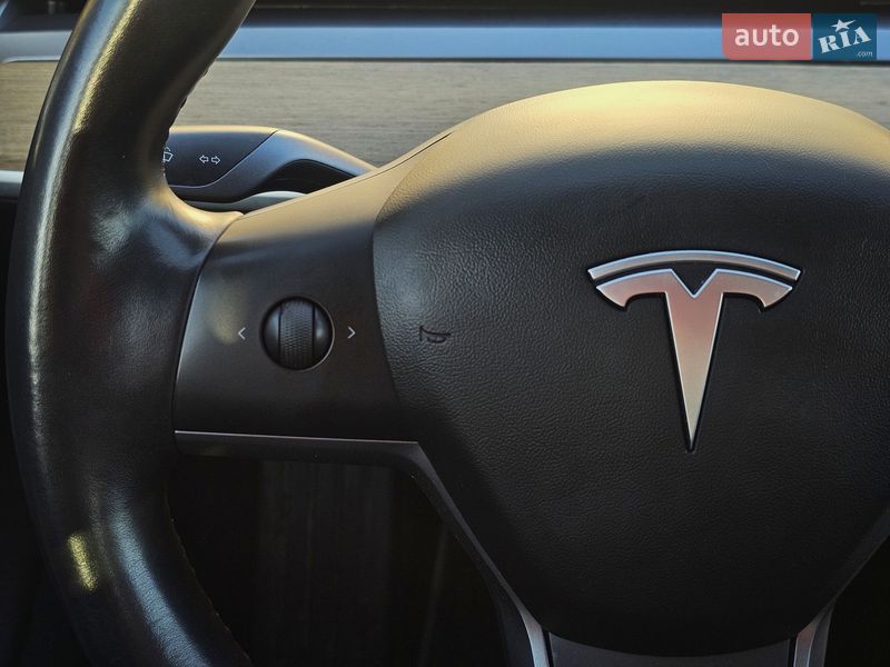 Седан Tesla Model 3 2019 в Києві