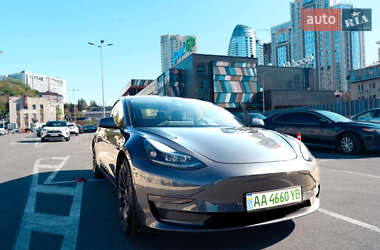 Седан Tesla Model 3 2021 в Киеве