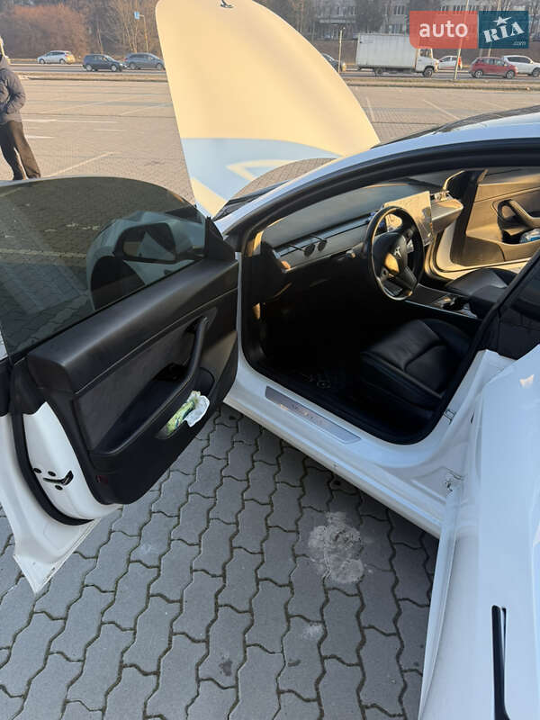 Седан Tesla Model 3 2018 в Суховоле