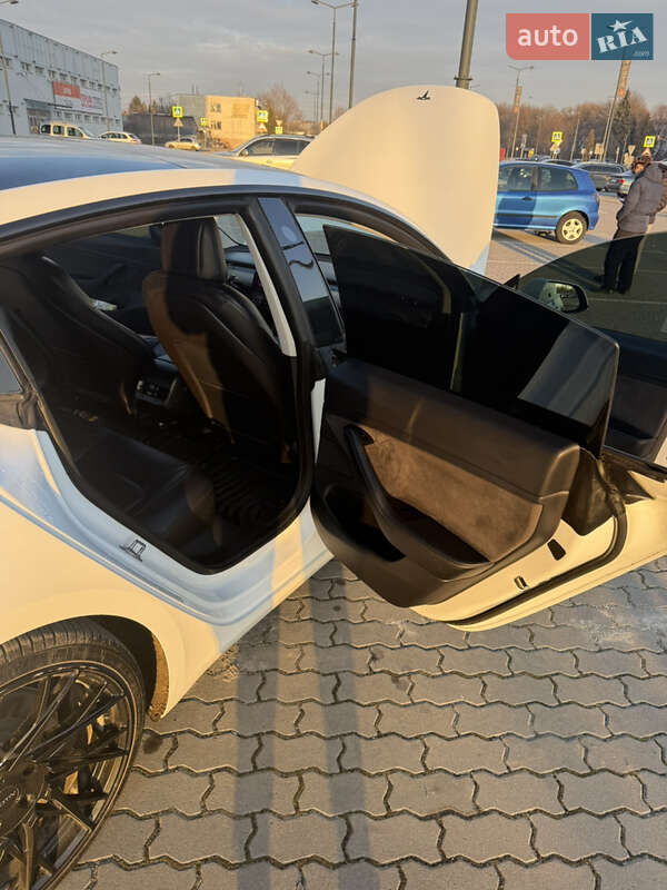 Седан Tesla Model 3 2018 в Суховоле