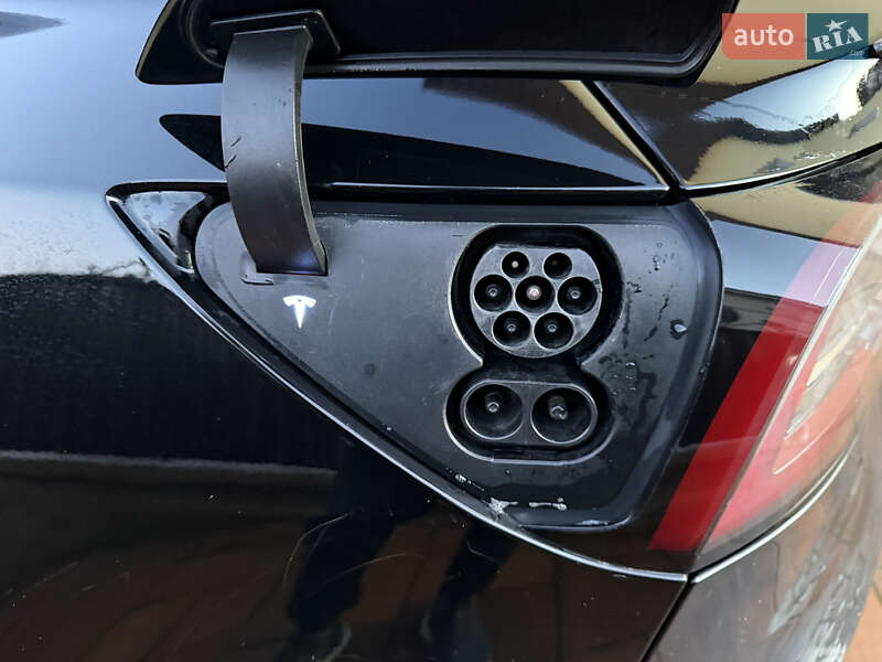 Седан Tesla Model 3 2019 в Збаражі