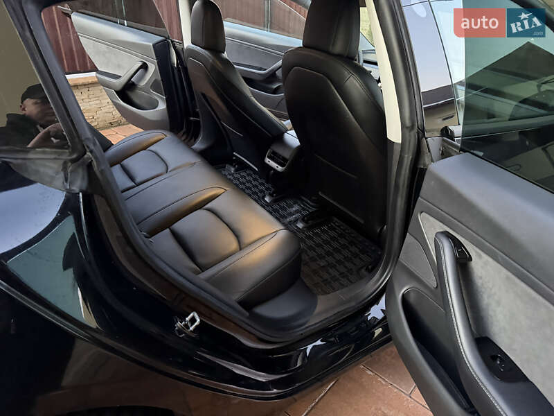 Седан Tesla Model 3 2019 в Збаражі