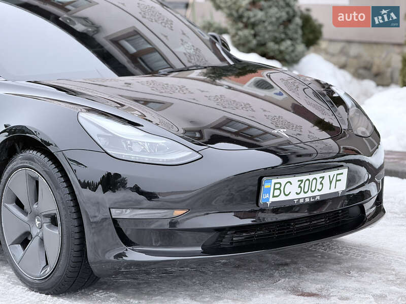 Седан Tesla Model 3 2023 в Стрию