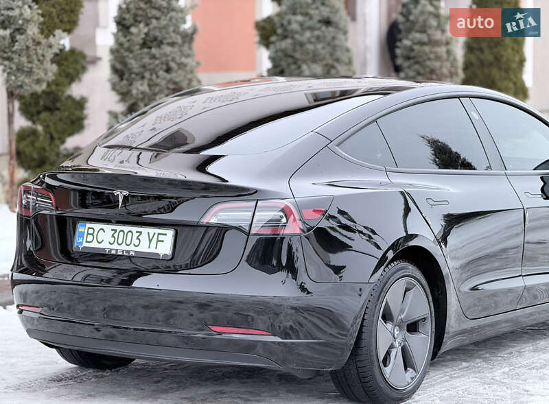 Седан Tesla Model 3 2023 в Стрию