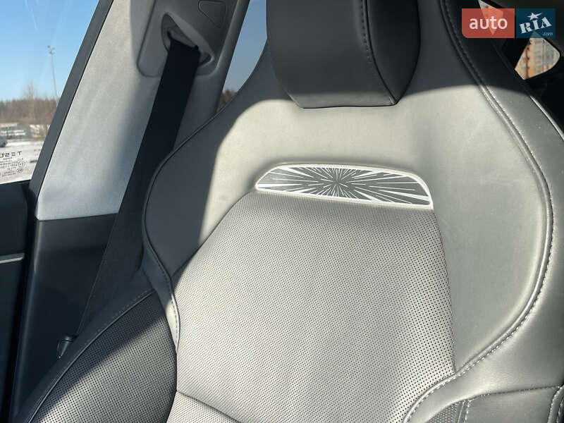 Седан Tesla Model 3 2024 в Киеве