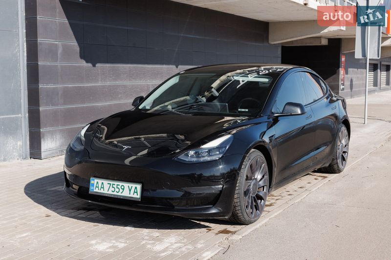 Седан Tesla Model 3 2021 в Киеве