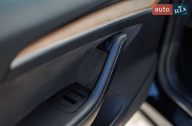 Седан Tesla Model 3 2021 в Києві