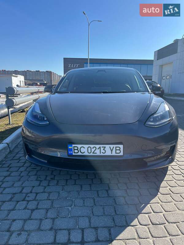 Седан Tesla Model 3 2021 в Львові