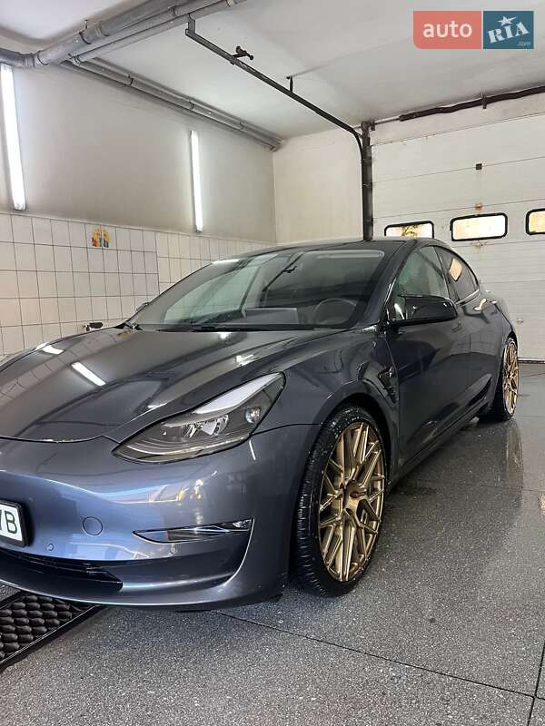 Седан Tesla Model 3 2021 в Львові
