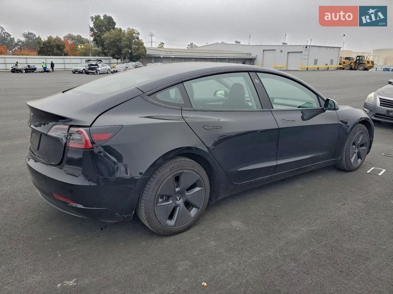 Седан Tesla Model 3 2023 в Виннице