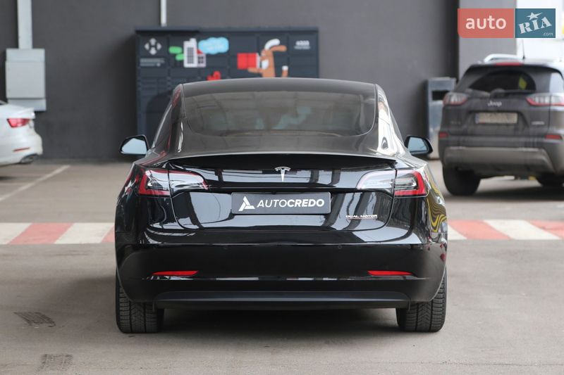Седан Tesla Model 3 2022 в Києві