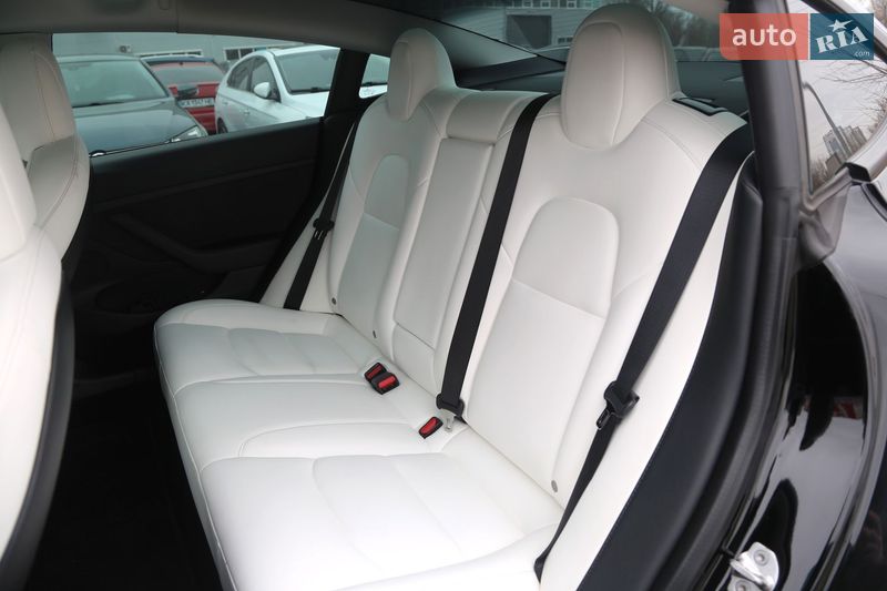 Седан Tesla Model 3 2022 в Києві