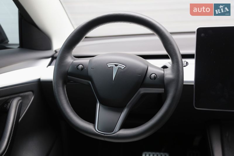 Седан Tesla Model 3 2022 в Києві