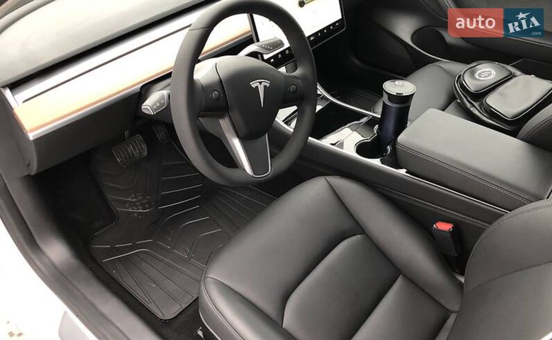Седан Tesla Model 3 2019 в Одесі