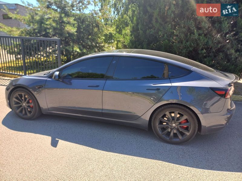 Седан Tesla Model 3 2022 в Львове