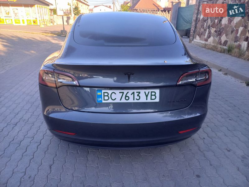 Седан Tesla Model 3 2022 в Львове