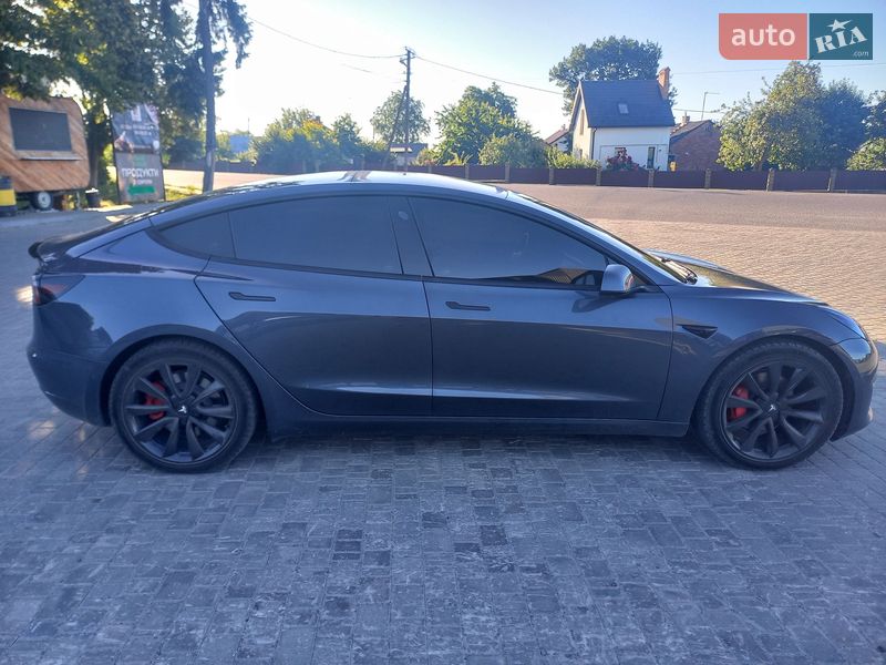 Седан Tesla Model 3 2022 в Львове